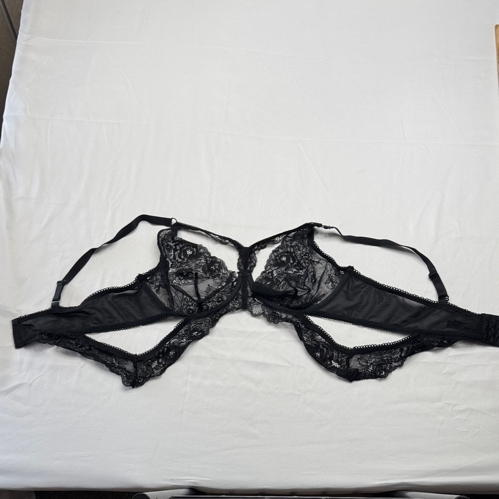Torrid curve intimates size 2 Elegant Black Lace Bra lingerie floral flirty